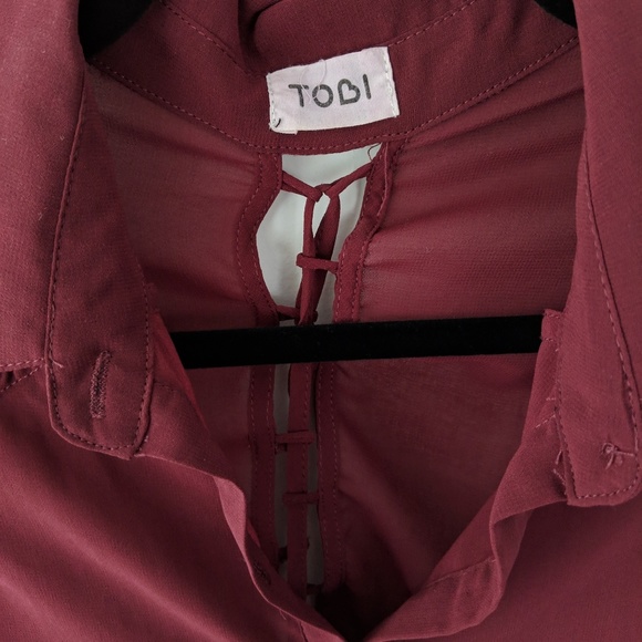 Tobi × MAROON X'ed Spine Chiffon blouse - Picture 6 of 6